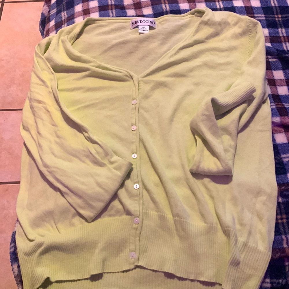 It is a green cardigan have not use only just dose not have tag